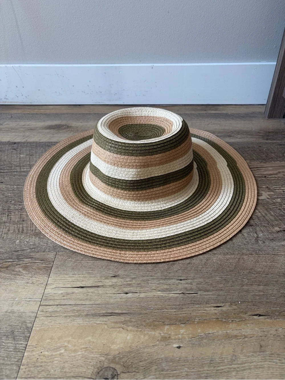 Nordstrom Olive Green Tan Cream Stripe Wide Brim Straw Sun Hat OS Earth Tones